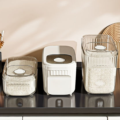 Square food storage container with magnetic lid