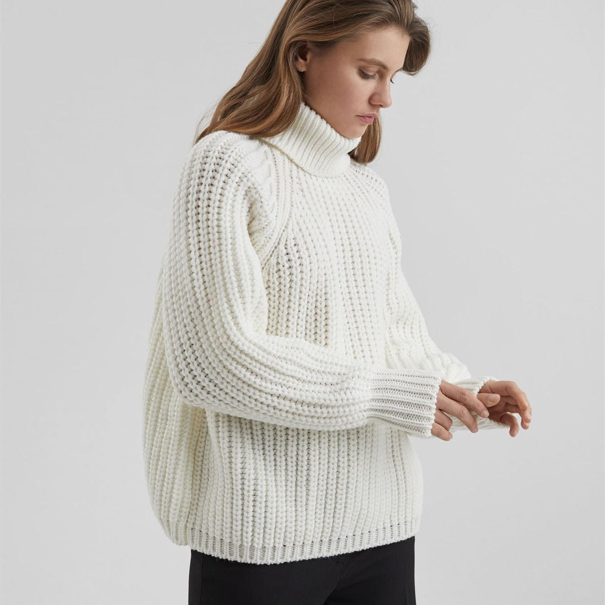 High quality turtleneck knitwear Long Sleeve pure color Knitted oversize thick elegant sweater women