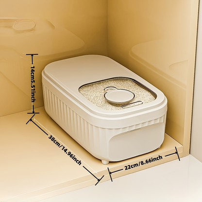 Square food storage container with magnetic lid